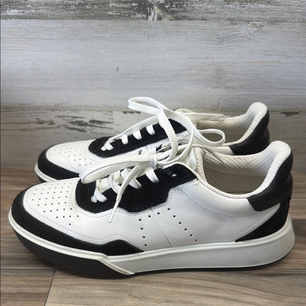 ECCO Street Court Perforated Leather Sneakers Shoes Sz 39 Black White W8.5 M6